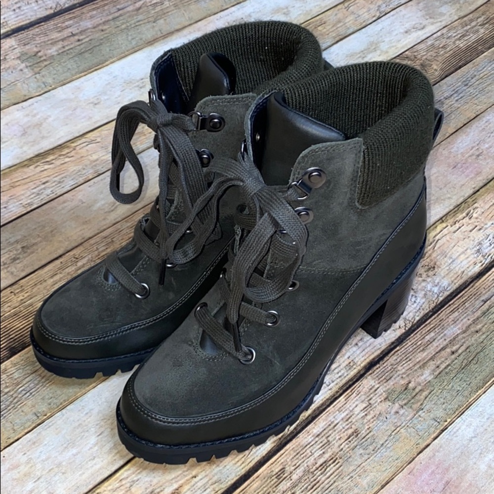 NWT Women’s Ugg Redwood Hiker Boots